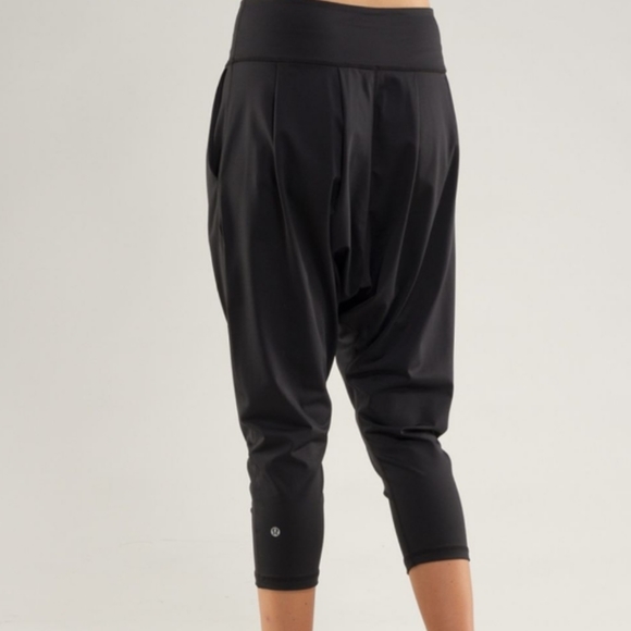 COPY - Lululemon Harem Crop Pants Size 10 - Picture 2 of 10